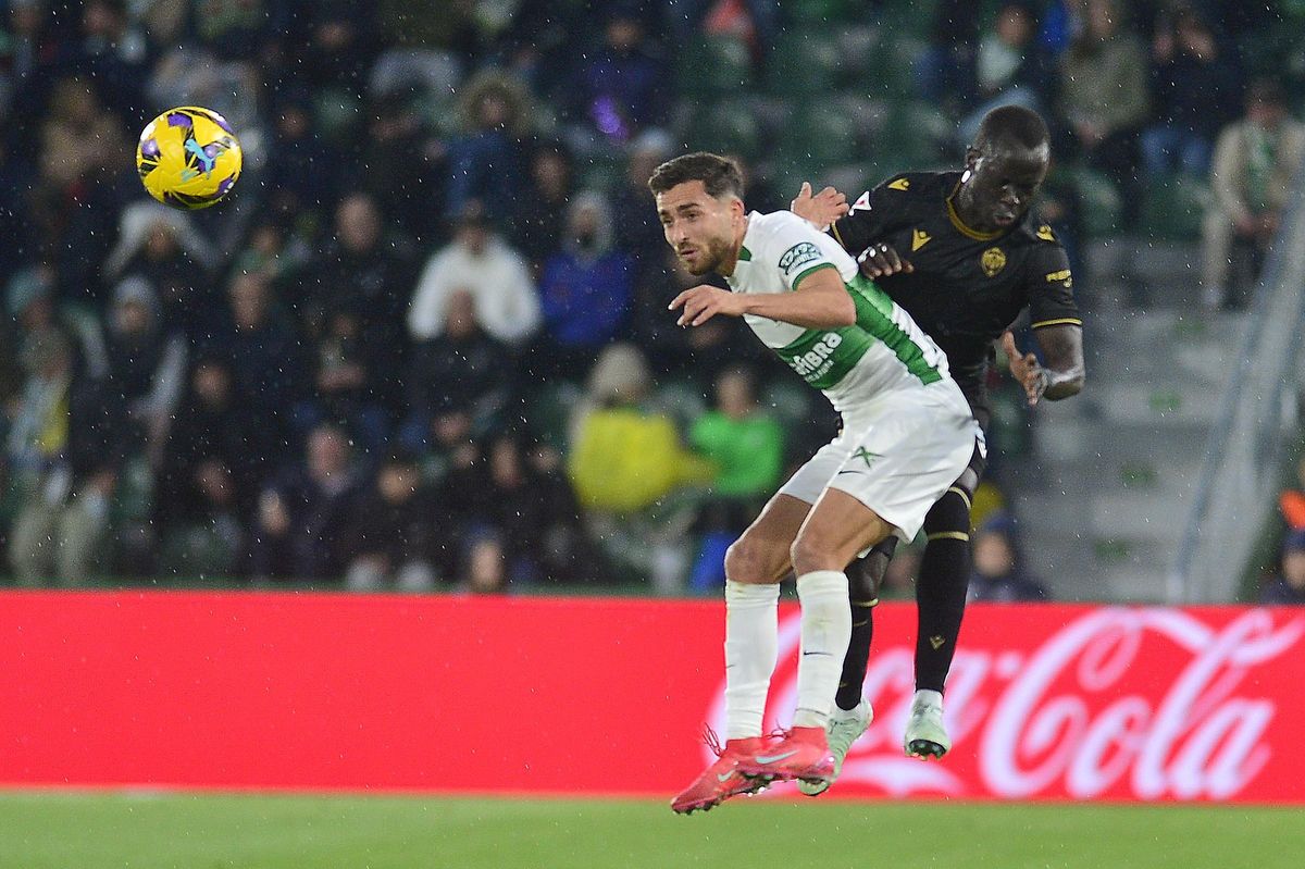 El Elche vence y hace disfrutar al Martínez Valero