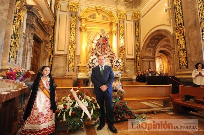 Ofrenda floral a la Virgen de las candidatas a Reina de la Huerta