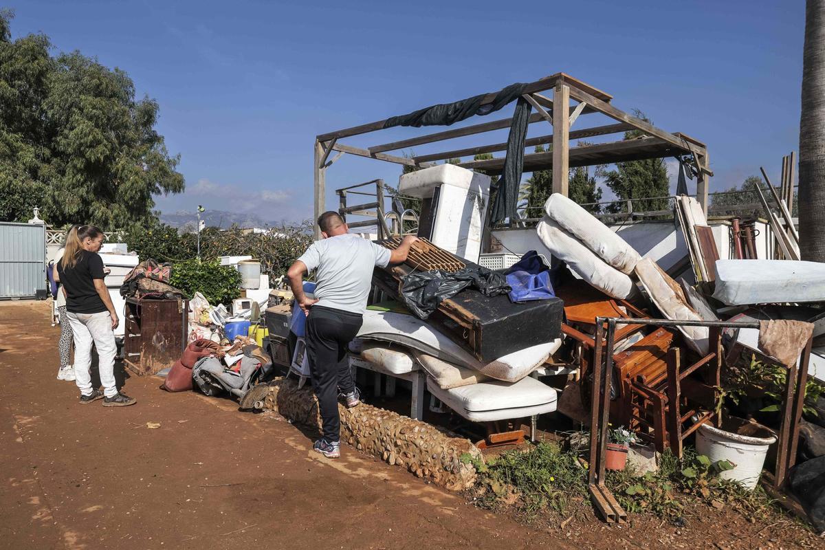 Fotos | Vecinos de Son Reus en Palma lo pierden todo tras el paso de la dana en Mallorca
