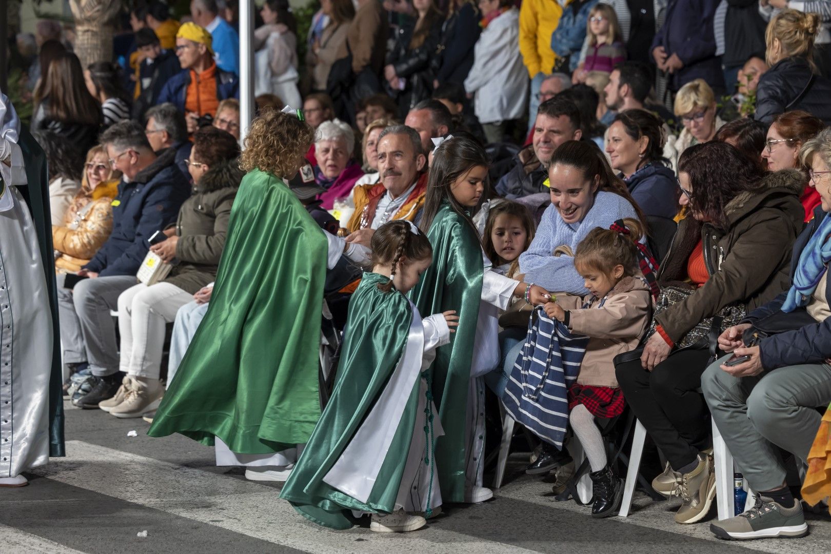 Las quince cofradías de la Semana Santa de Torrevieja recorrieron las calles en Viernes Santo