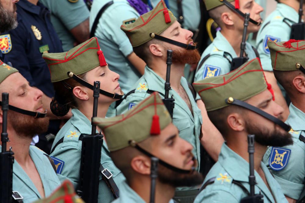 Tras desembarcar en el puerto de Málaga, la Compañía de Honores de la X Bandera del Tercio 'Alejandro Farnesio', IV protagoniza uno de los momentos más intensos de la Semana Santa de Málaga