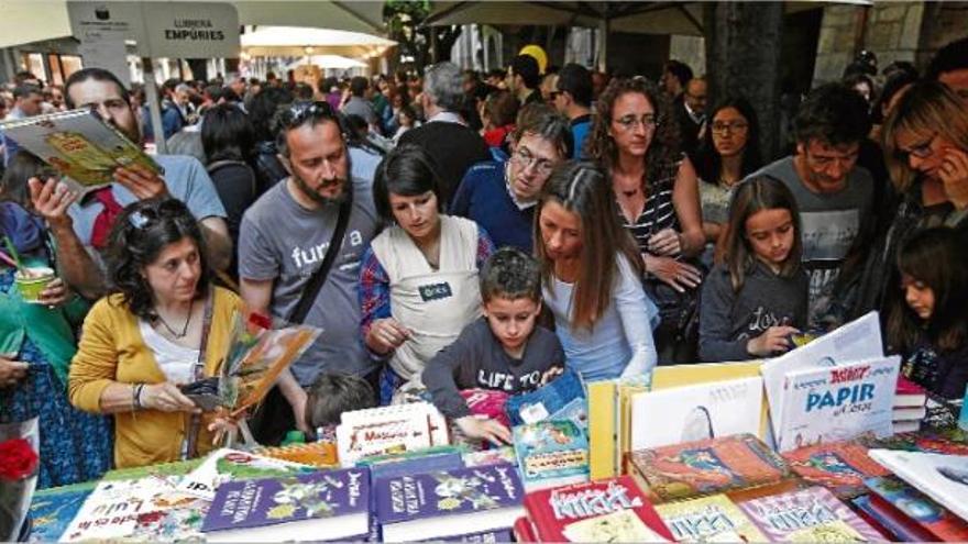 Fa sol i plou en el Sant Jordi que liquida la &quot;best-sellermania&quot;