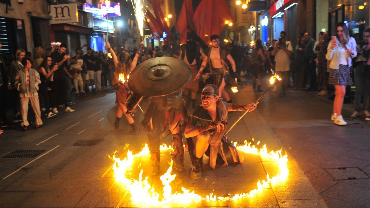 Espectáculo con fuego de la Ordalía Medieval de No Somos Monstruos con motivo del Festival Medieval este viernes