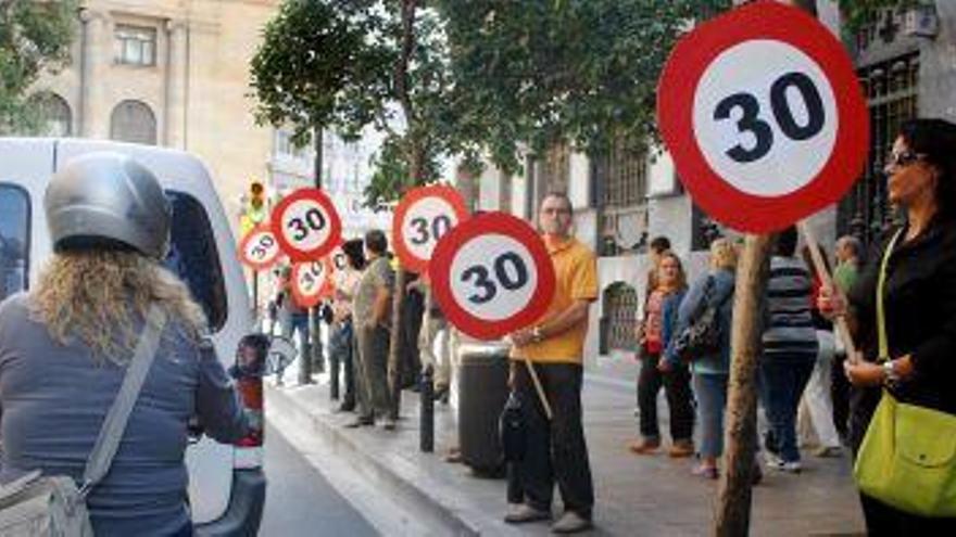 Santisteve pide bajar a 30 km/h el límite en las vías urbanas