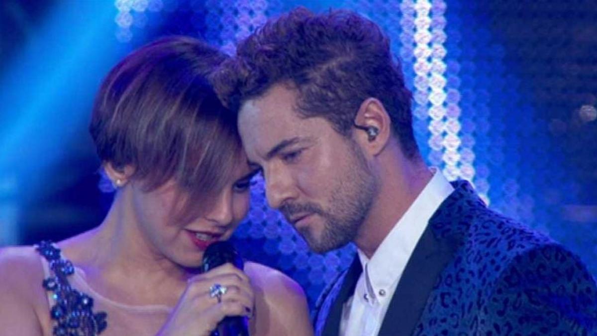 Chenoa y Bisbal cantan Escodidos