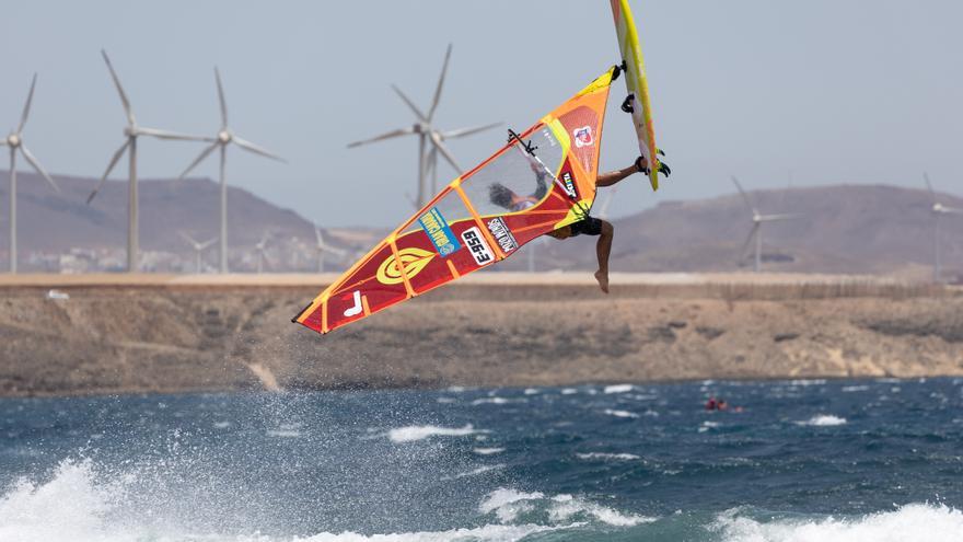 Los españoles dominan el Mundial de Windsurf