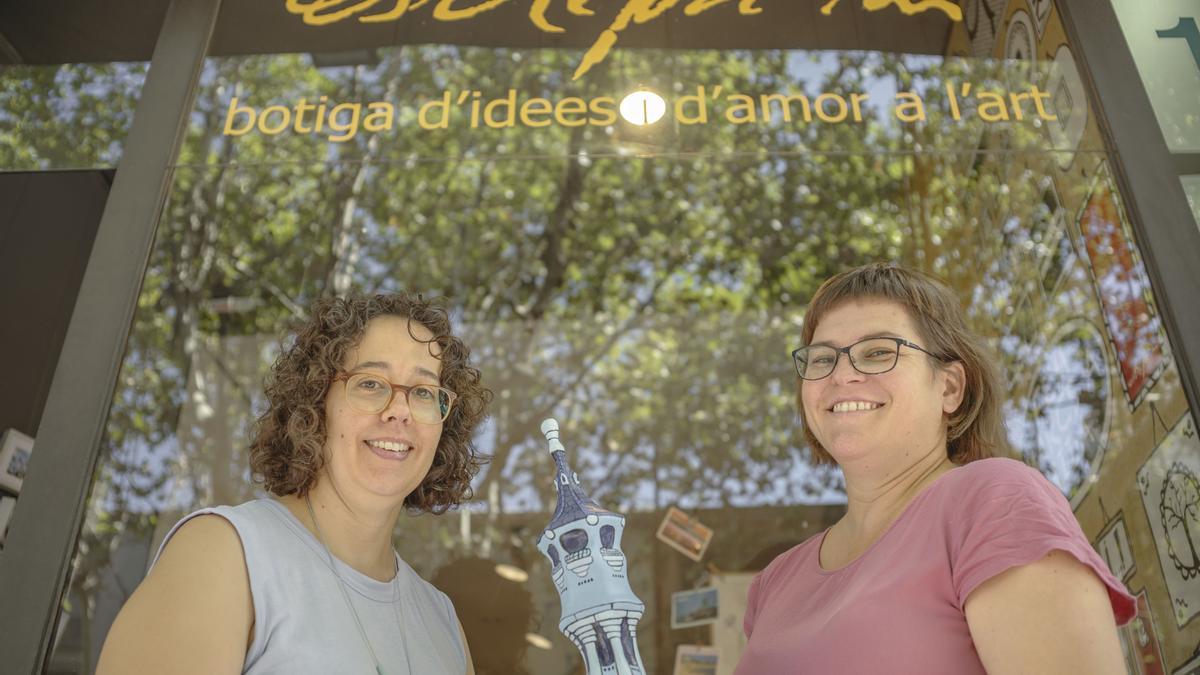 Maria y Aina, las propietarias de l'Estripa'm, una tienda tradicional y de referencia de Sabadell