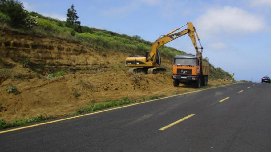 El tramo de vía afectado por las obras en la carretera del sur se extiende a lo largo de 33 kilómetros, por Villa de Mazo, Fuencaliente y Los Llanos de Aridane.