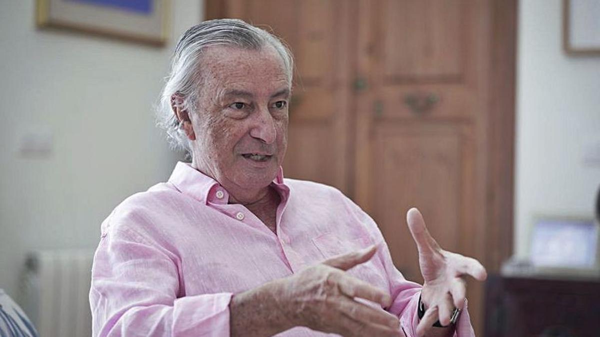 Dezcallar ha sido, entre otros cargos, embajador de España en Marruecos, la Santa Sede y Estados Unidos.