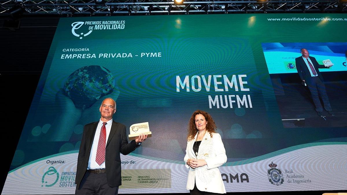 El fundador y CEO de Moveme, Rainer Uphoff recogió el Premio Nacional de Movilidad.