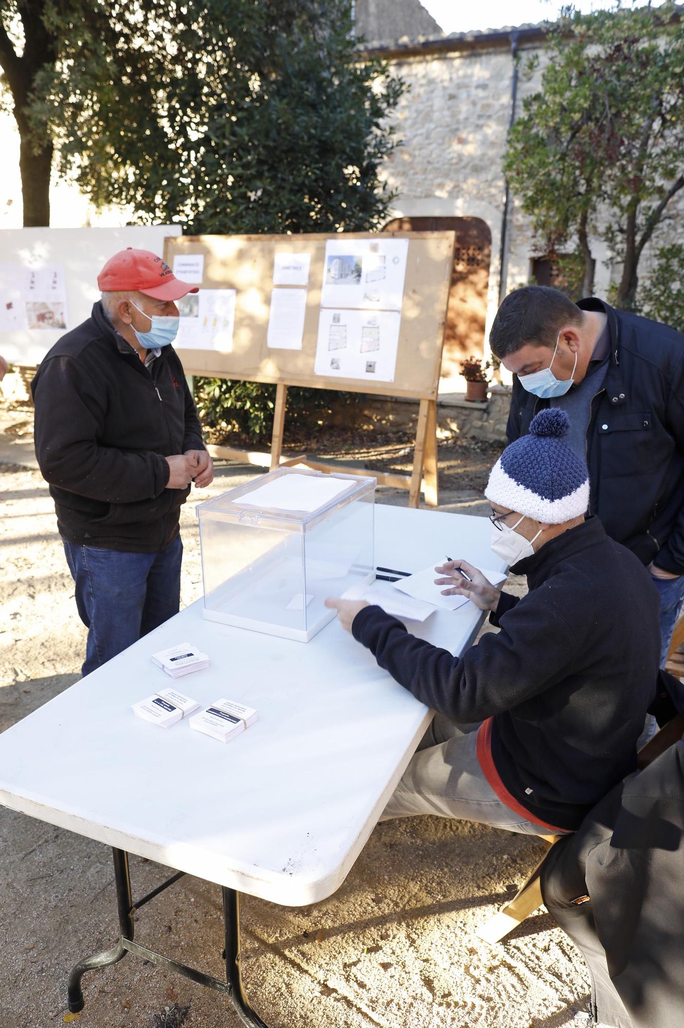 Unes 70 persones voten a Sant Esteve de Guialbes