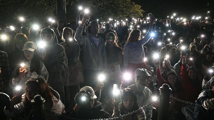 Sídney rinde homenaje a las víctimas del atentado de Bondi con un emotivo minuto de silencio y miles de luces al inicio de las celebraciones de Año Nuevo