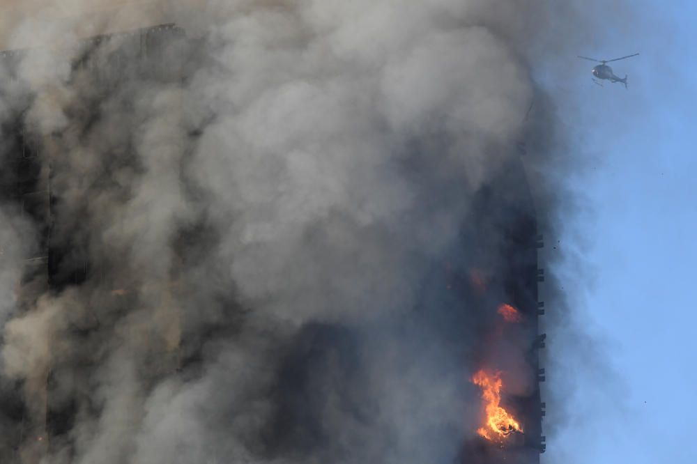 Incendio en un edificio de 24 plantas en Londres