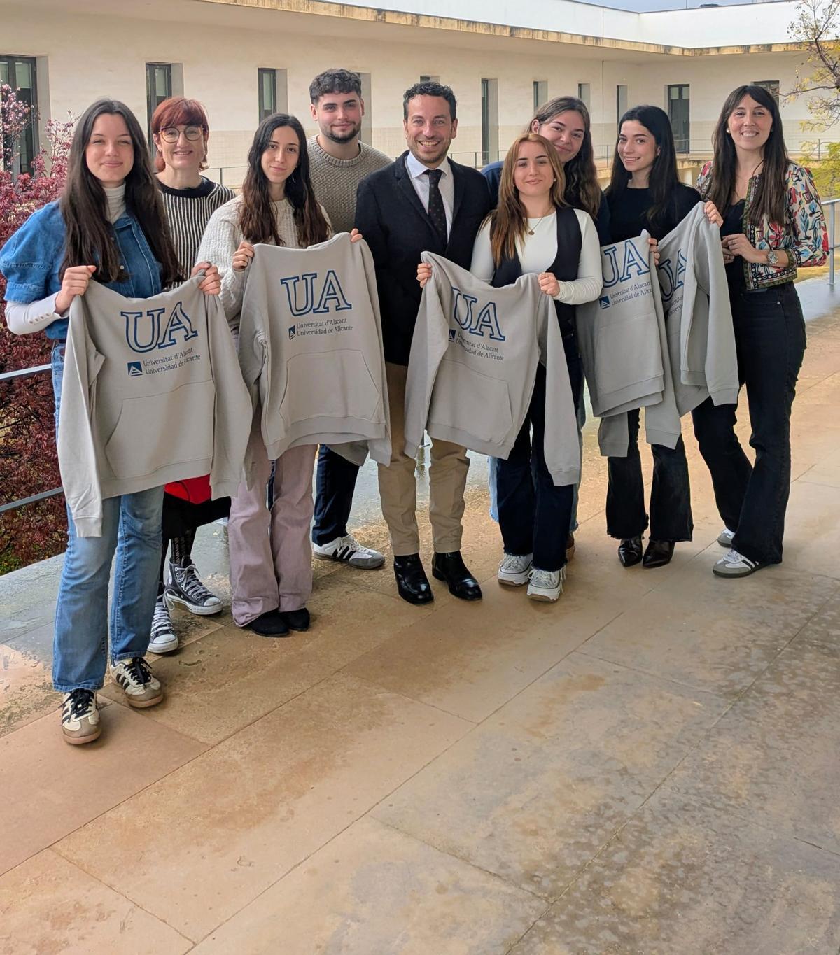 El vicerrector de Estudiantes y Empleo recibió a los estudiantes que participan en el programa de la ONU antes de partir hacía Nueva York.