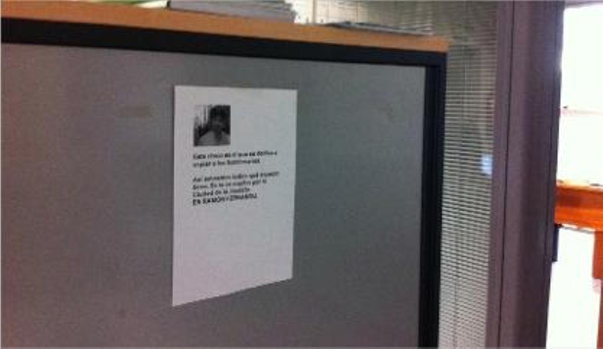 Cartel colgado en la sede de la Fiscalía de Valencia, en una imagen captada ayer.