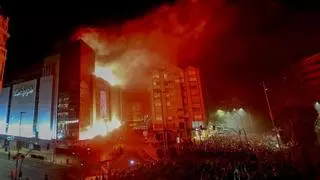 La Arribada del Foc recupera su esencia para encender las Hogueras