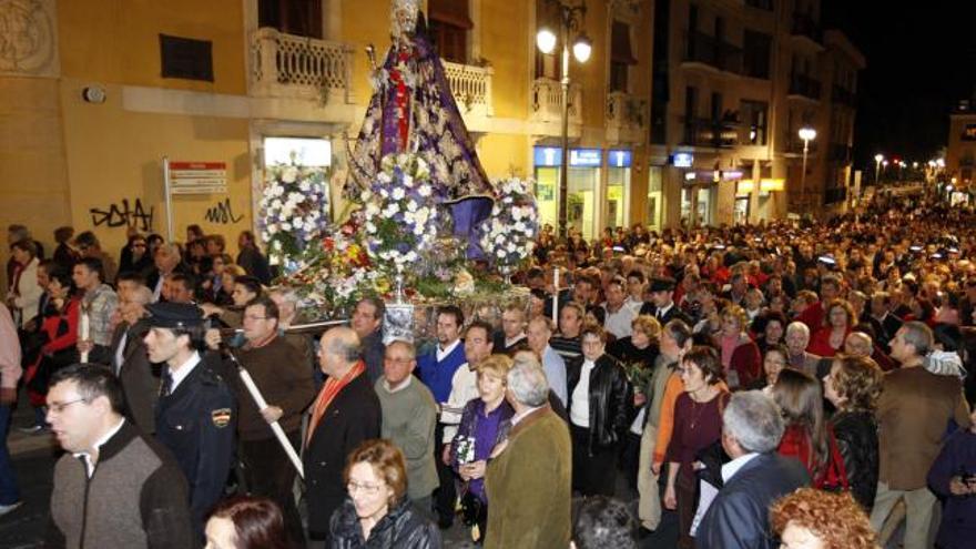 Miles de fieles acompañaron a la Virgen hasta la Catedral