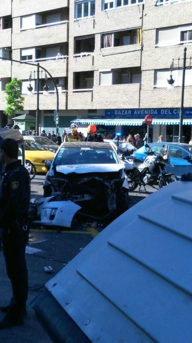 Espectacular accidente en la avenida del Cid de València