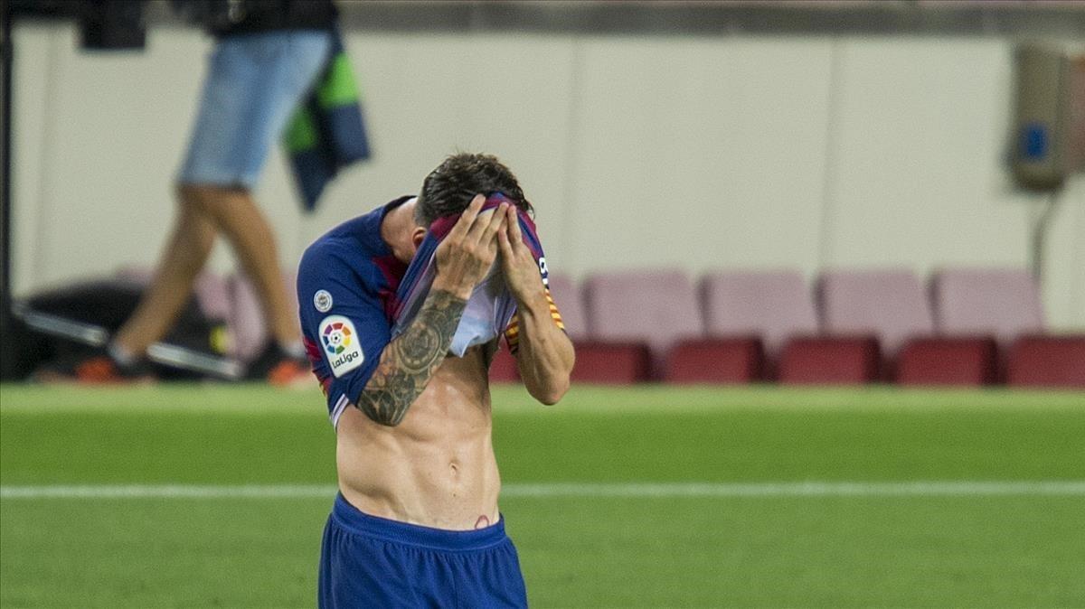 marcosl54142893 barcelona 16 07 2020 deportes messi se seca el sudo200825164048 marcosl54142893 barcelona 16 07 2020 deportes messi se seca el sudo200825164048
