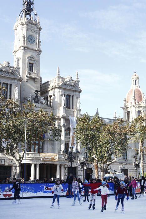 Gran ambiente en la Plaza del Ayuntamiento de Valencia