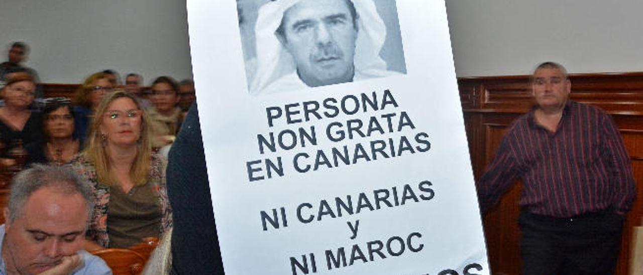 Cartel contra Soria, en el pleno.