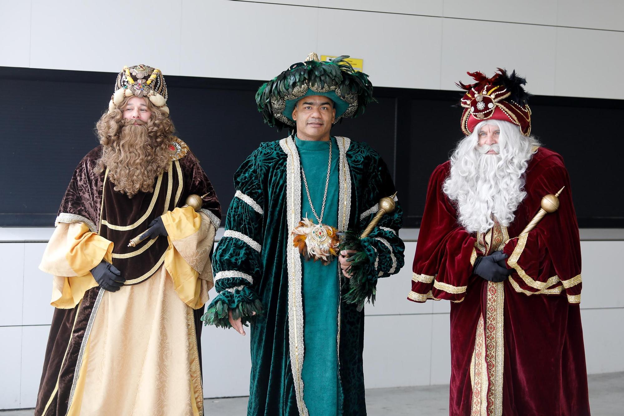 Los Reyes Magos visitan el hospital Can Misses (2024)