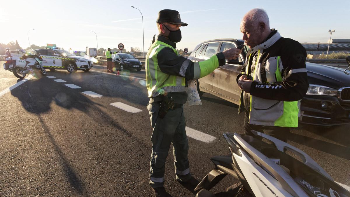 La DGT continúa hasta el 9 de enero con el dispositivo especial de fiestas.