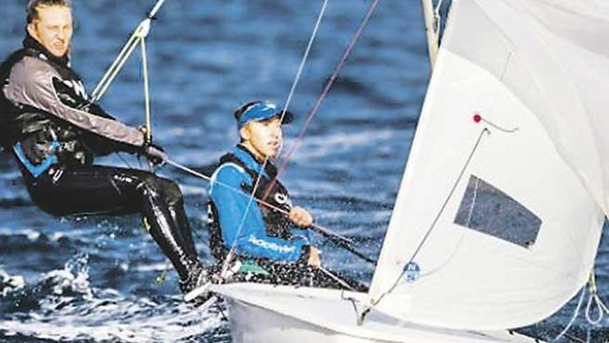 Las regatistas del Arenal Aina Colom y Vicky Sisk durante el Trofeo celebrado este fin de semana.