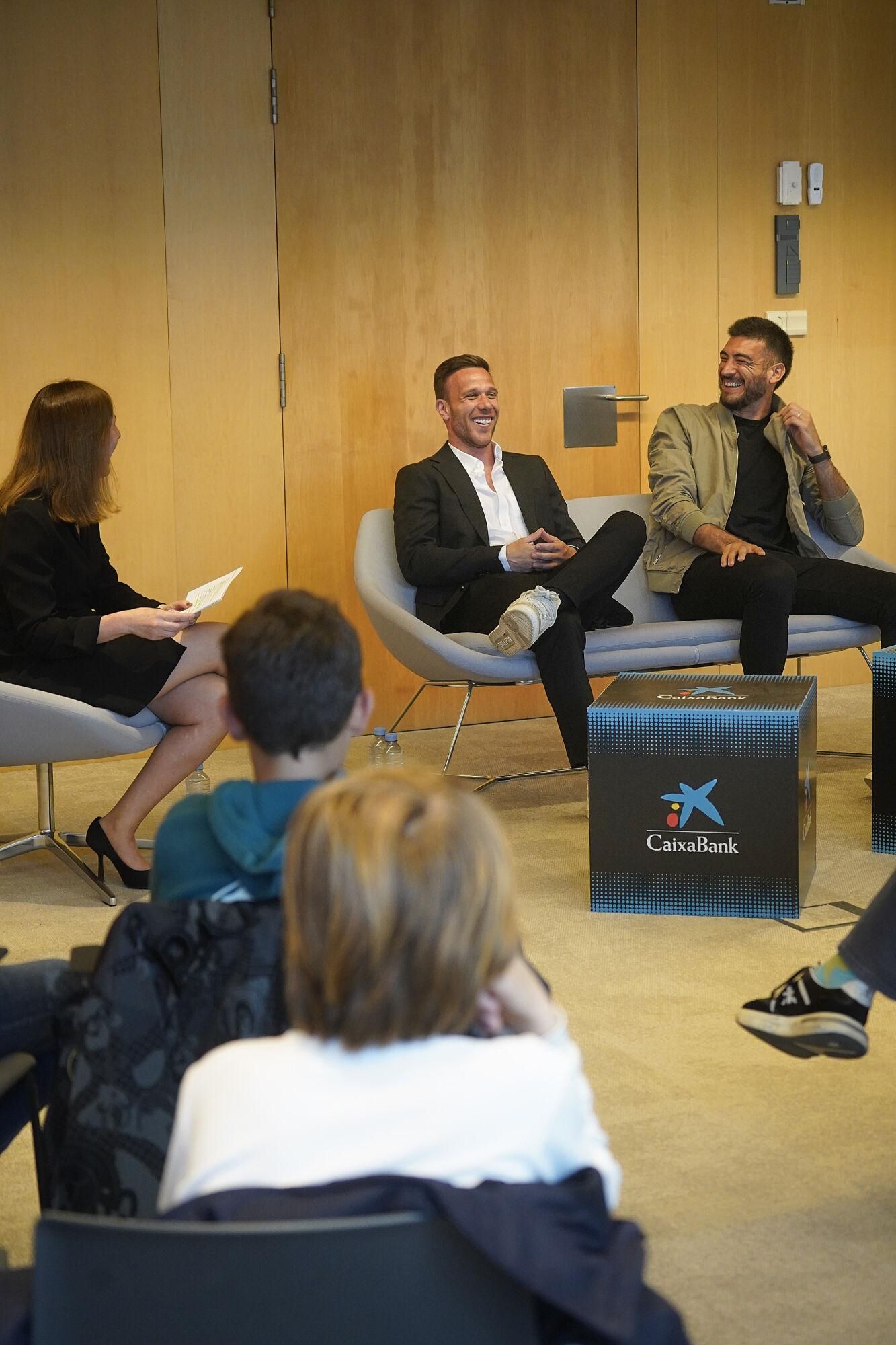Girona seu Caixabank carrer de la Creu trobada Arthur Melo i Gazzaniga amb aficionats Meet and Green