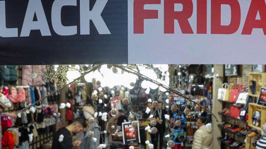 Una tienda promocionando el Black Friday