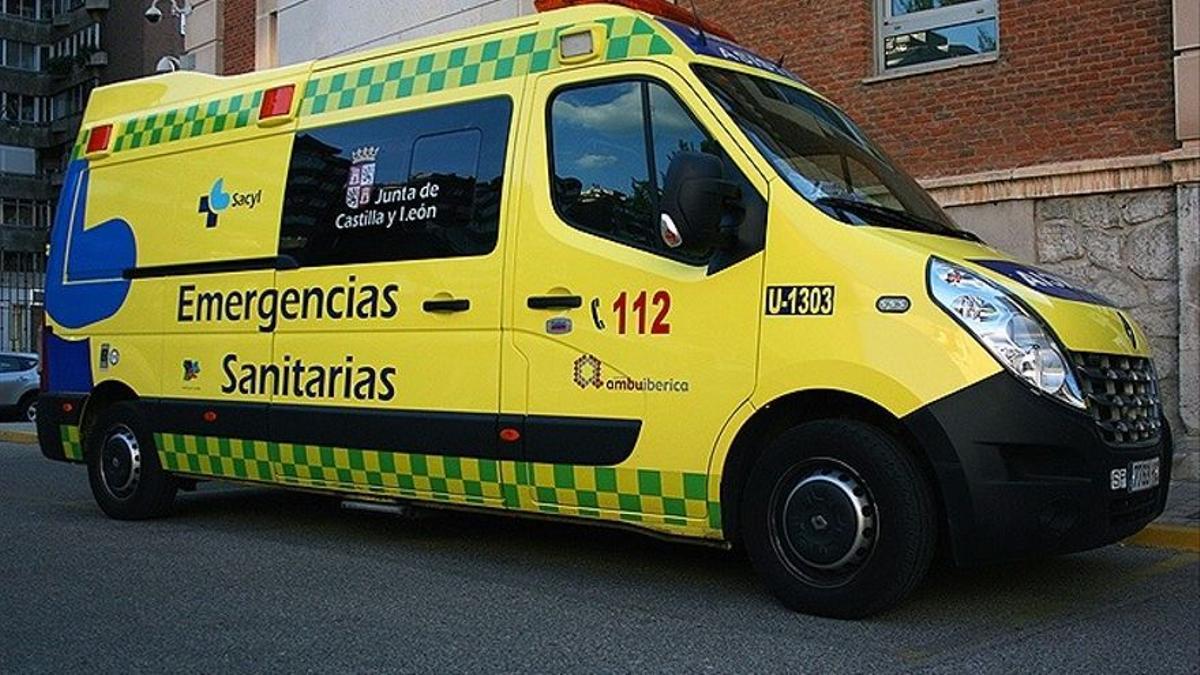 Una ambulancia de soporte vital básico similar a la que ha trasladado a la víctima