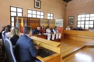 Las empresas buscan empleados entre los refugiados del antiguos colegio San José de Sotrondio