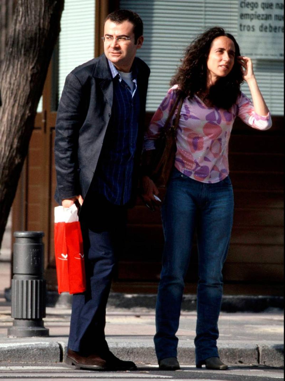 Jorge Javier Vázquez y María Patiño, muy jovencitos, paseando juntos