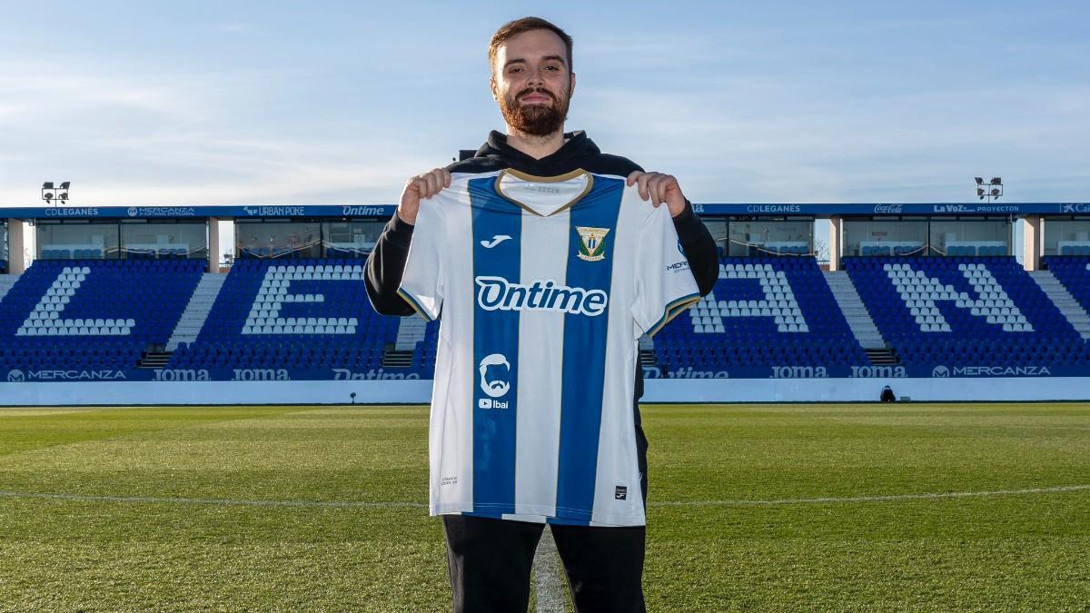 Ibai Llanos, con la camiseta que el Leganés luce esta noche contra el Real Madrid