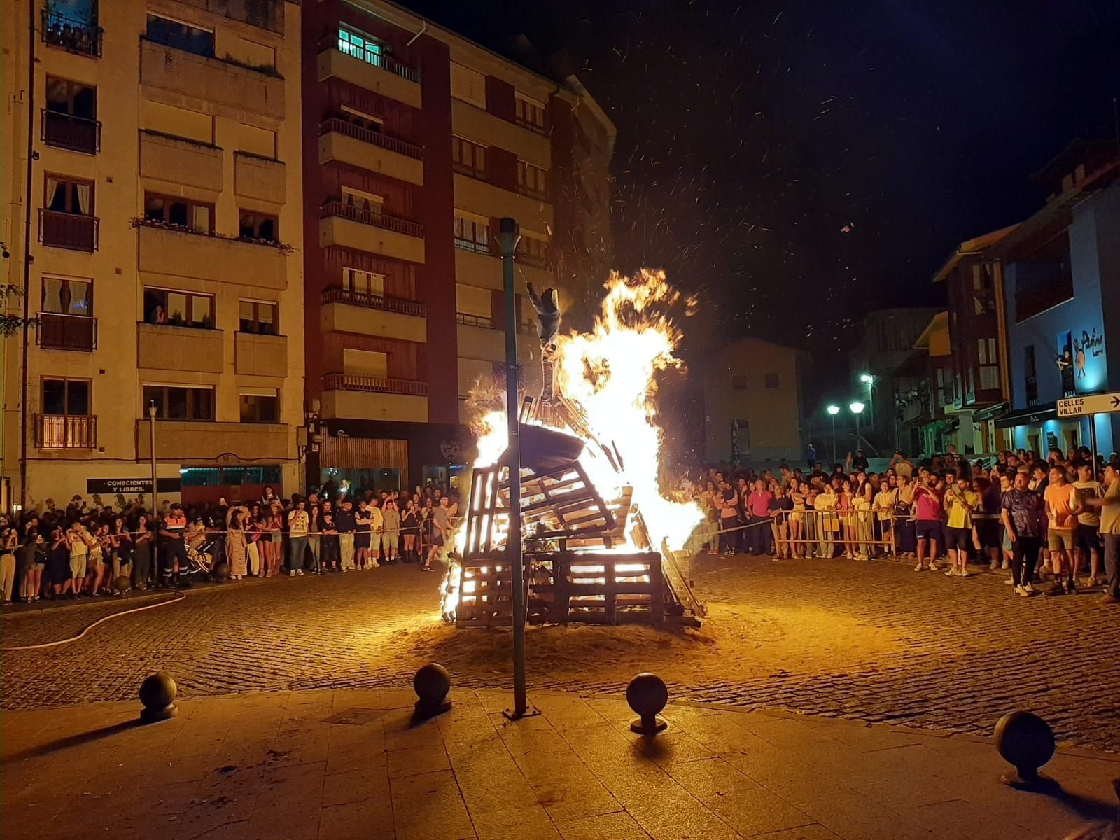 El álamo de los solteros de la Pola, en imágenes