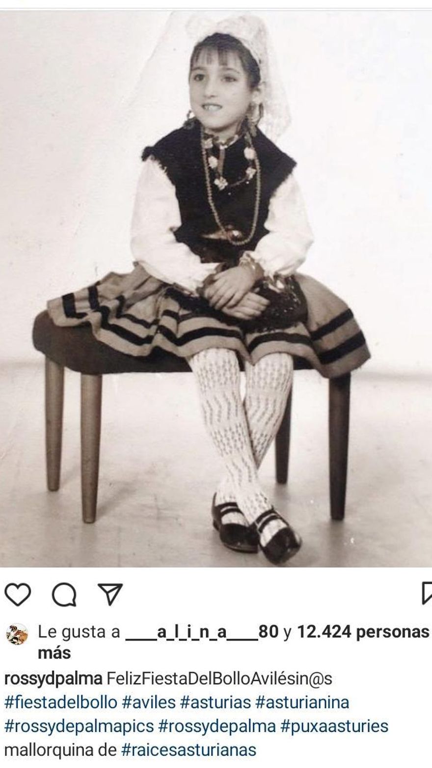 Rossy de Palma, en su Instagram, en una imagen de su infancia vestida de asturiana