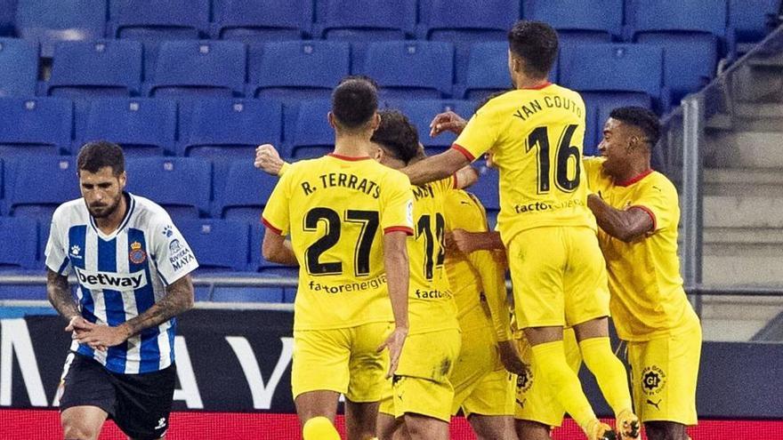 Els jugadors del Girona
celebren un gol a Cornellà
en el triomf per 1-2.  sport