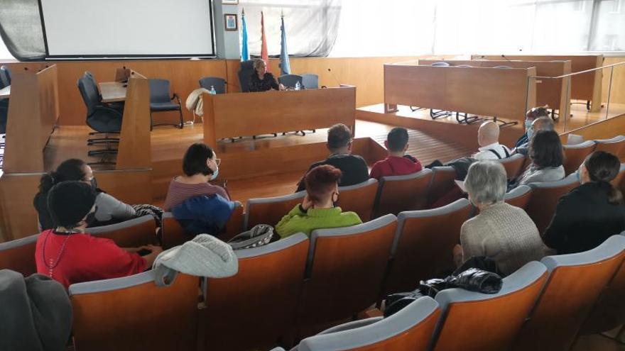 Reunión de Cofradías de Semana Santa en el Concello.   | // S.Á