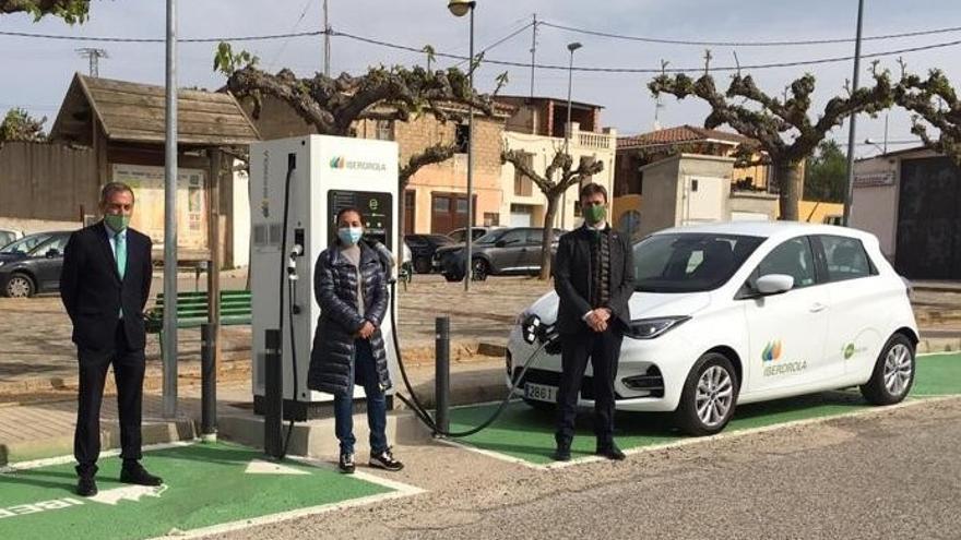 Iberdrola y Ayuntamiento ponen en marcha dos electrolineras en Sant Mateu