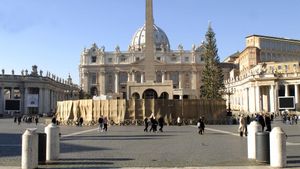 MACRO ROMA 21/12/07 CONSTRUCCION DEL BELEN EN LA PLAZA DE SAN PEDRO FOTO LUCIANA ZIGIOTTI. PAISES , CIUDAD DEL VATICANO , RELIGION , CATEDRAL , CATEDRAL DE SAN PEDRO DEL VATICANO , FIESTAS POPULARES , DICIEMBRE , NAVIDAD , PESEBRES , BELENES _ GENERAL, PLANO