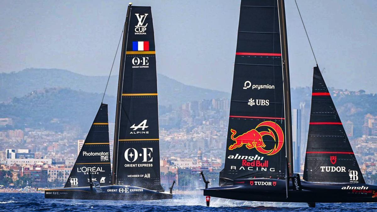 Los AC75 surcan el litoral de la capital catalana el primer día de regatas de la Louis Vuitton Americas Cup. 37ª Louis Vuitton America's Cup o la Copa América de vela 2024 en Barcelona.