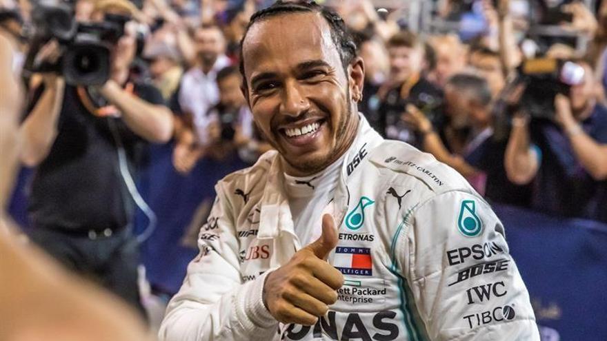 Lewis Hamilton gana tras una enorme exhibición de Leclerc