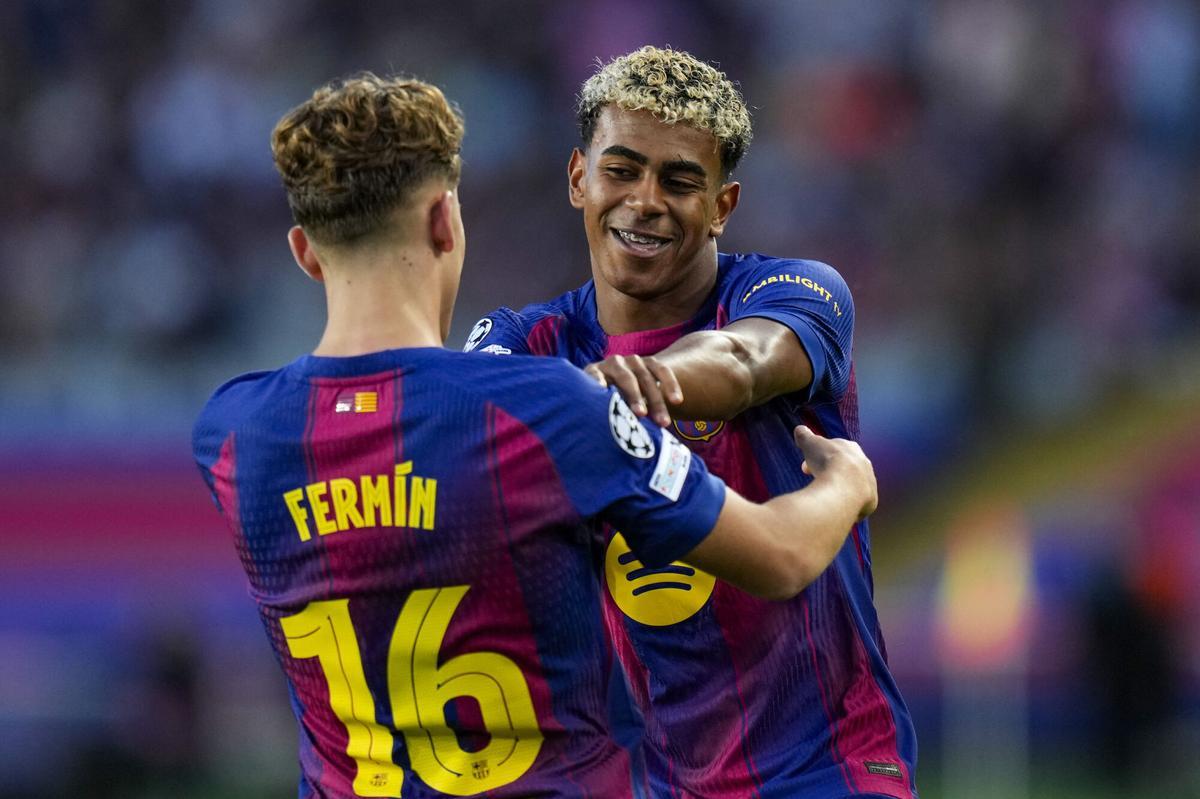Fermín y Lamine celebran un gol del Barça