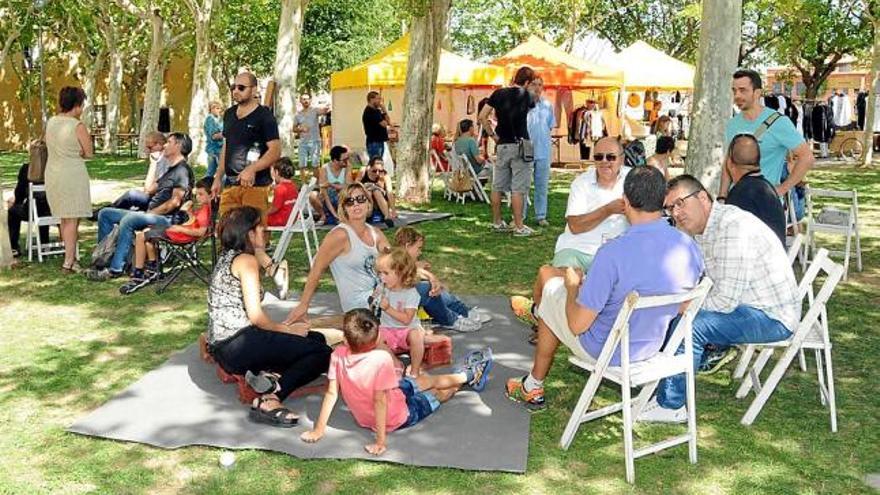 Espai de relaxa l&#039;hora del vermut al parc de la Seu