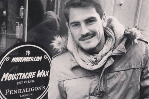 Iker Casillas también se ha dejado bigote.