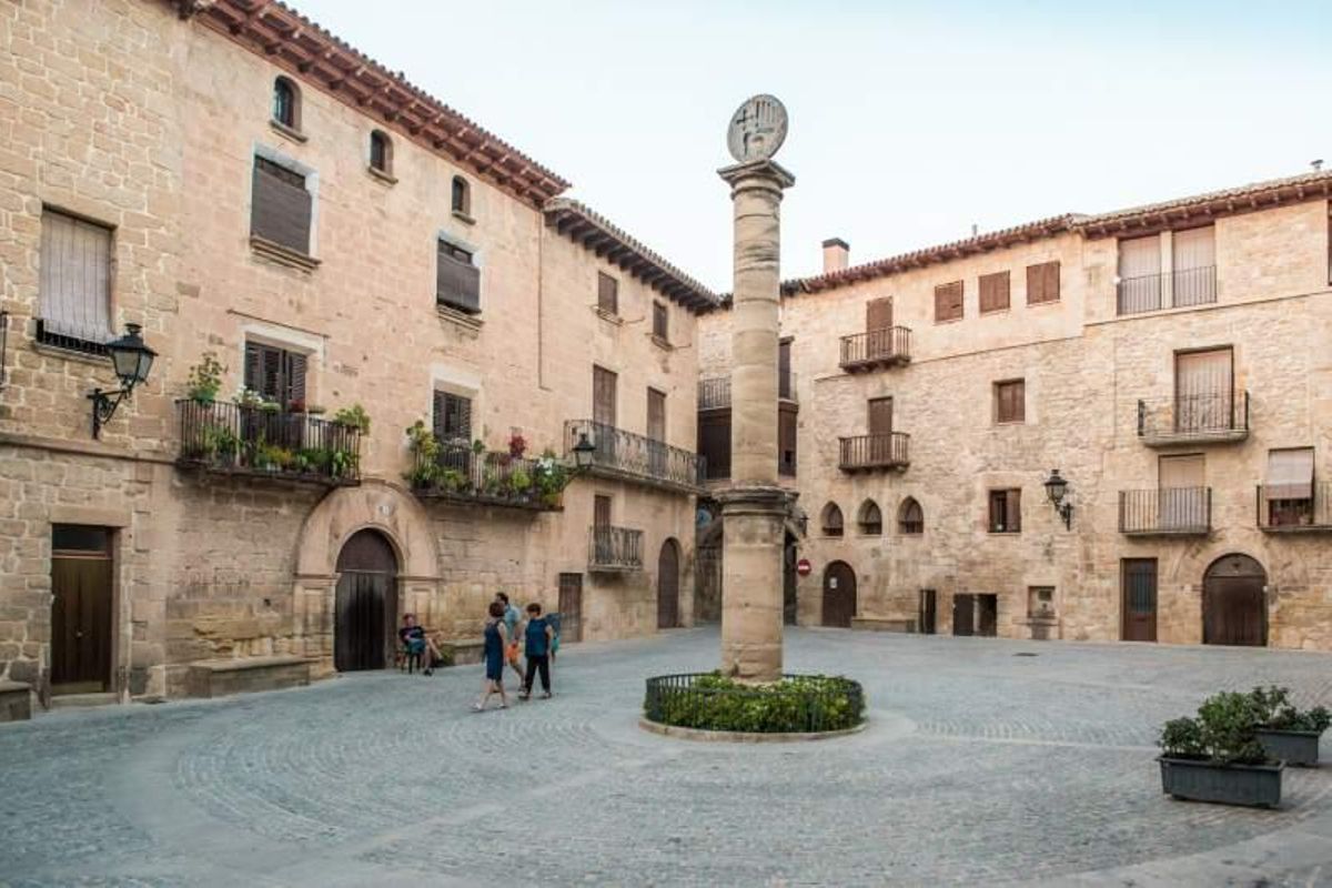 Plaza Mayor de Cretas