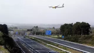 Lavacolla se prepara para recibir a los viajeros de los vuelos desviados por el cierre de Peinador