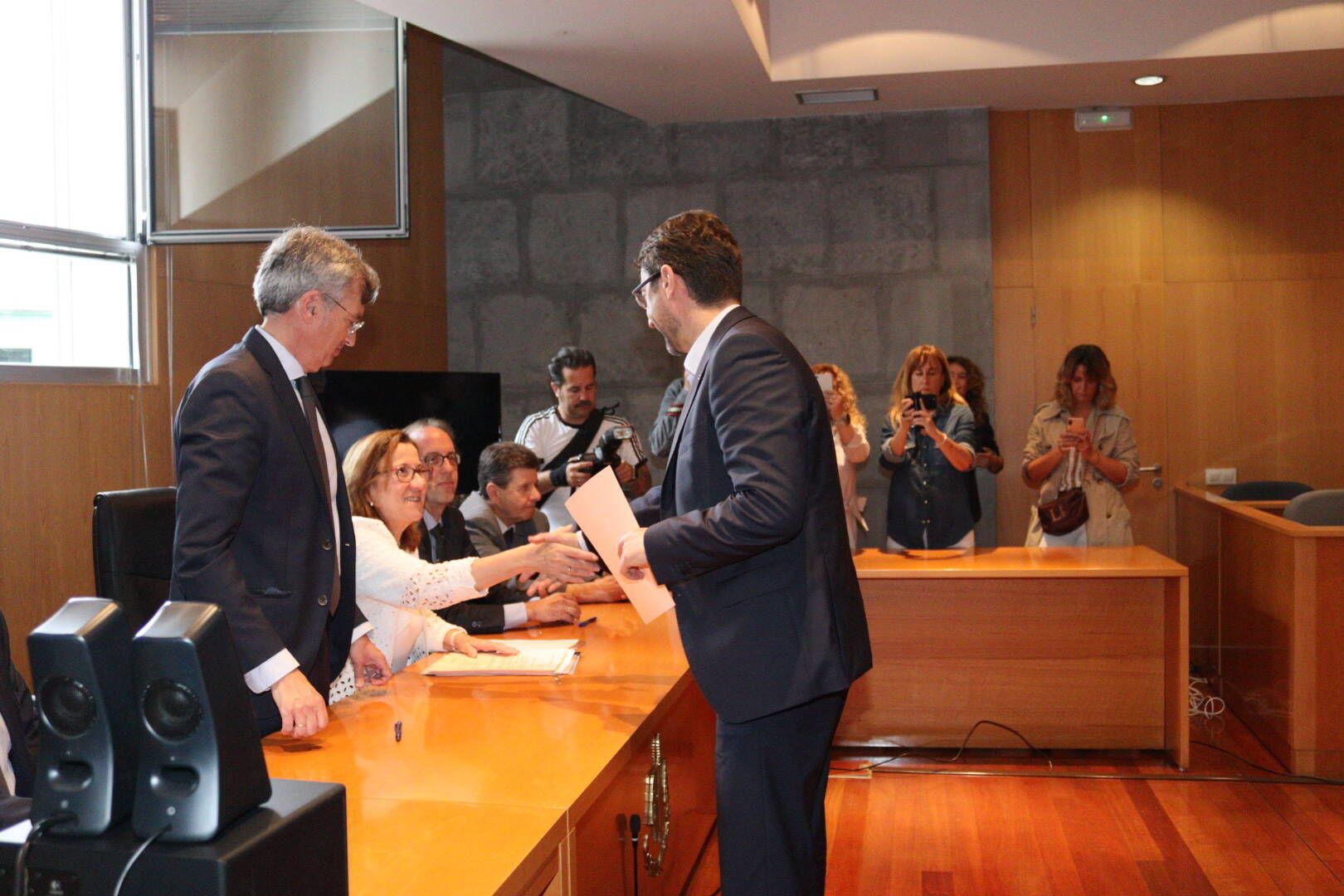 EN IMÁGENES: Así fue la recogida de las actas de los diputados asturianos ante la Junta Electoral Provincial