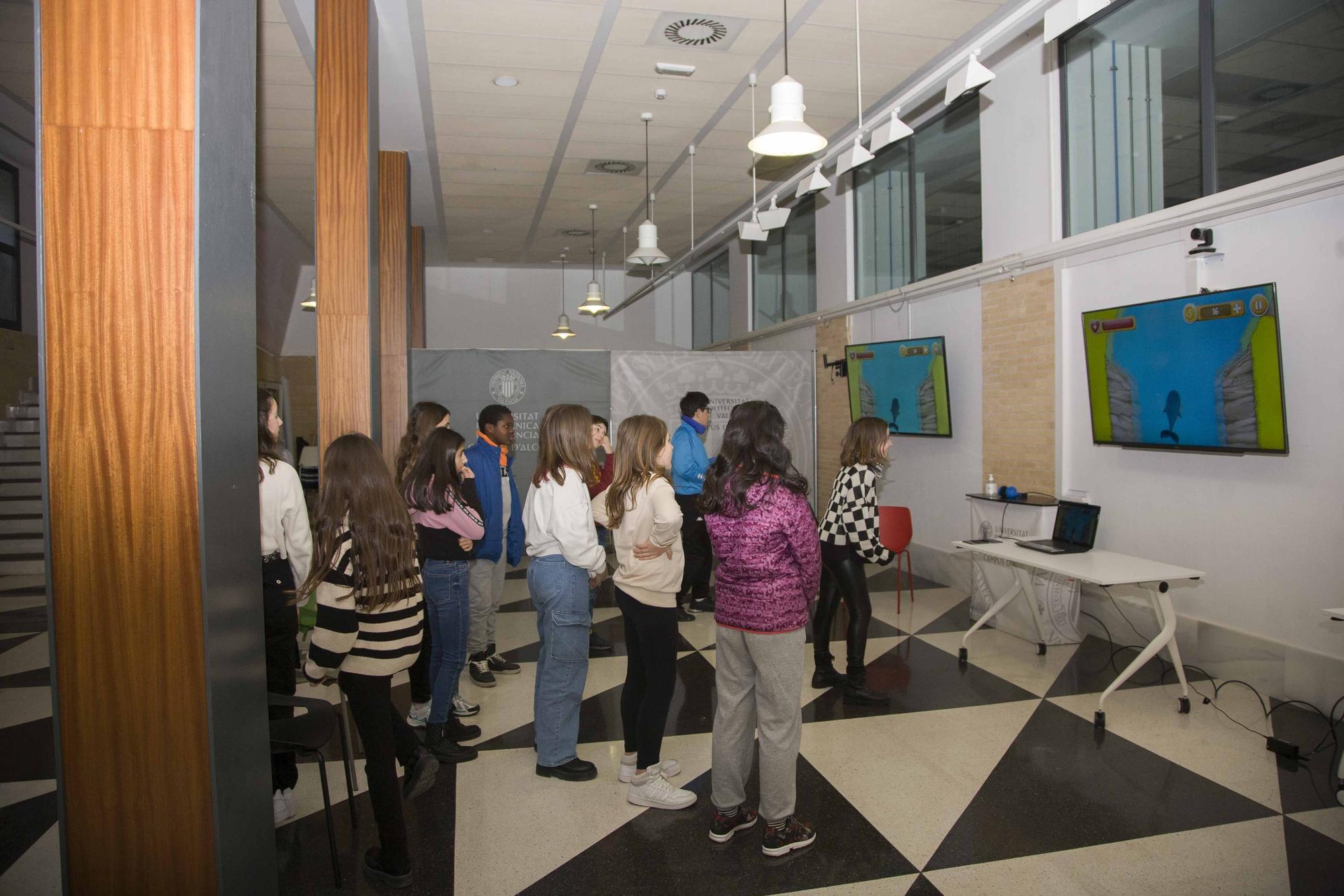 Alumnos de bachiller en la semana de la ciencia de la Universidad