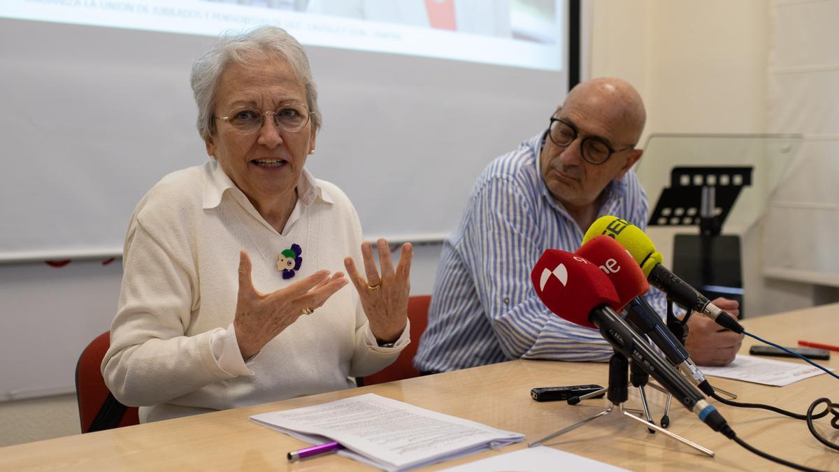 Matilde Fernández, con Antonio Vidales, en la sede de UGT de Zamora